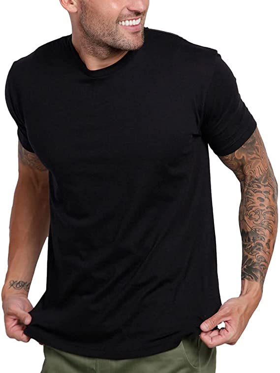 men with black relaxed tshirt